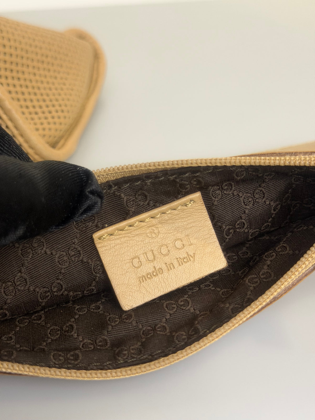 Rare Gucci Perforated Leather Jackie x Bardot Tan Hobo Shoulder Bag w/ Pouch