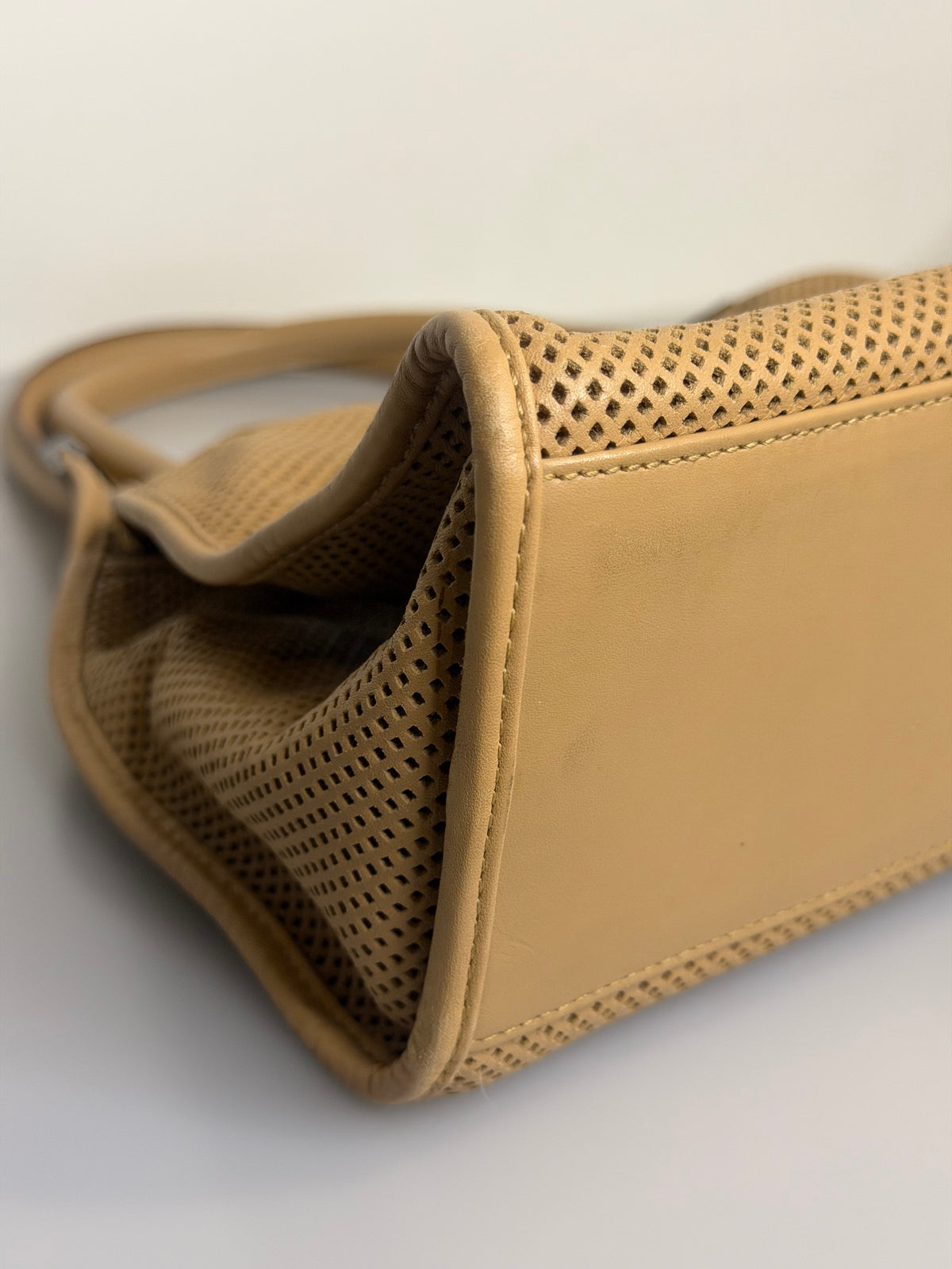 Rare Gucci Perforated Leather Jackie x Bardot Tan Hobo Shoulder Bag w/ Pouch