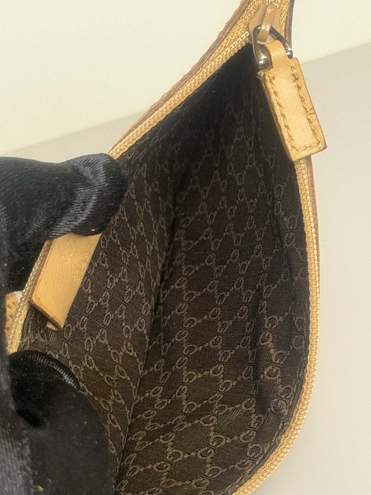 Rare Gucci Perforated Leather Jackie x Bardot Tan Hobo Shoulder Bag w/ Pouch