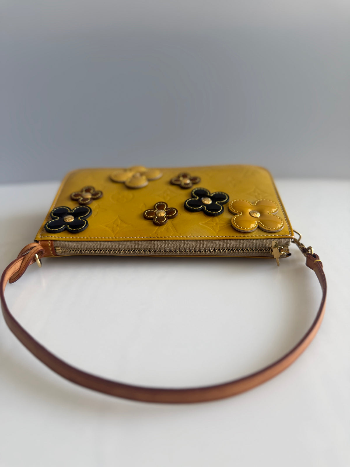 Louis Vuitton Monogram Vernis Lexington Fleurs Pochette - Yellow